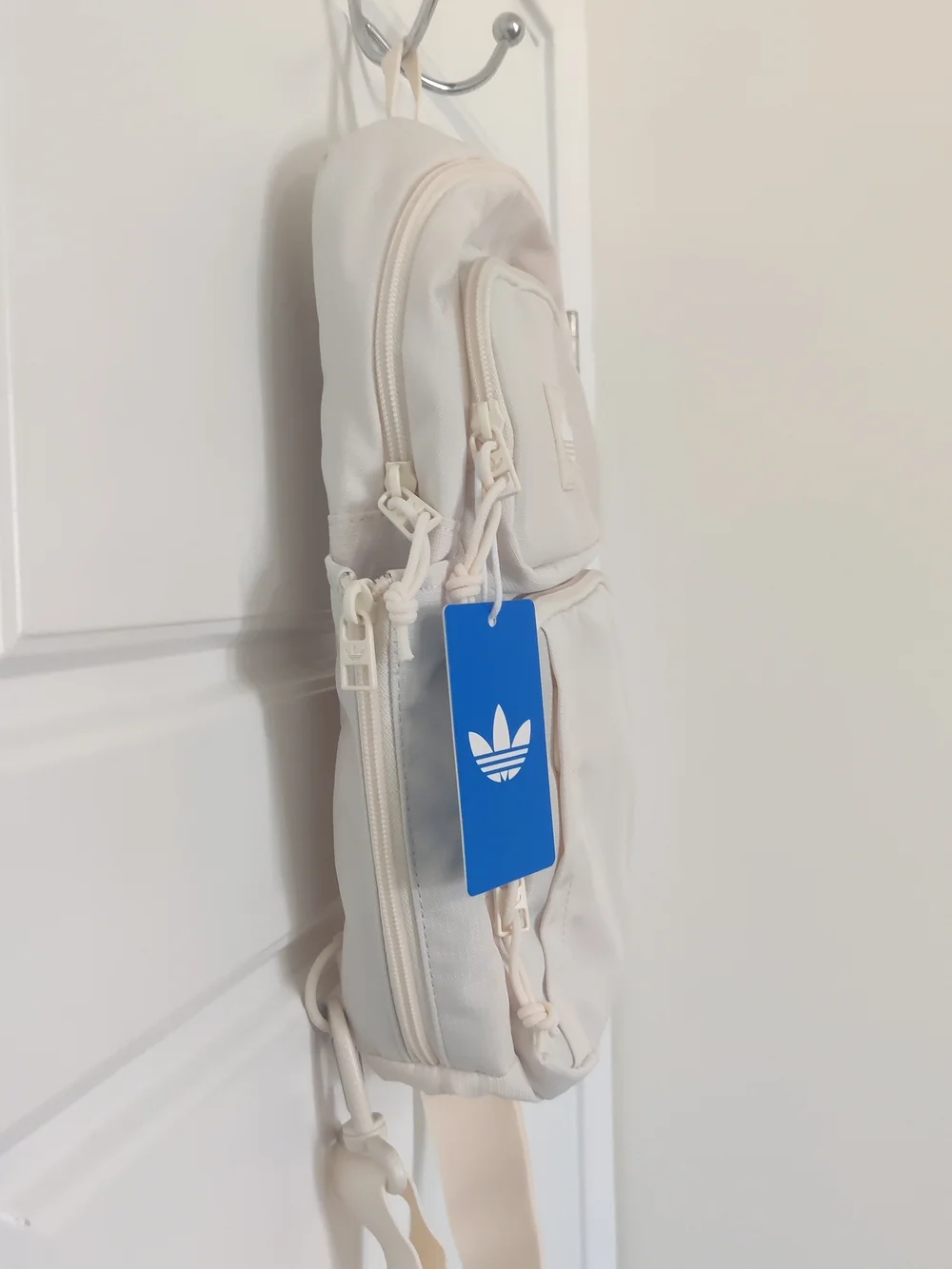 Adidas UTILITY 4 SLING  Bag in Wonder White JJ7605 NWT